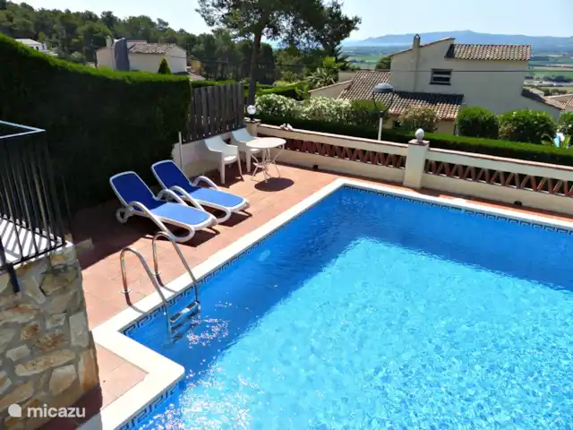 Casa Verdial | Espagne, Costa Brava, L'Estartit - maison de vacances Vue sur la piscine depuis la terrasse couverte