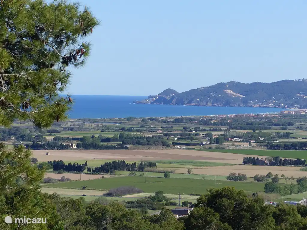 Brilliant Blick von der Terrasse des Tals zwischen l'Estartit und Pals