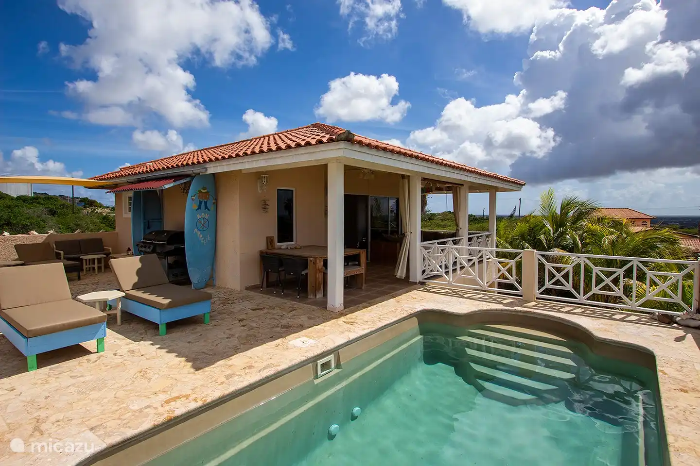 The sun terrace of Casa di Bon Bientu Bonaire with many hours of sunshine. You can also enjoy the shade through a shade cloth in the rear part