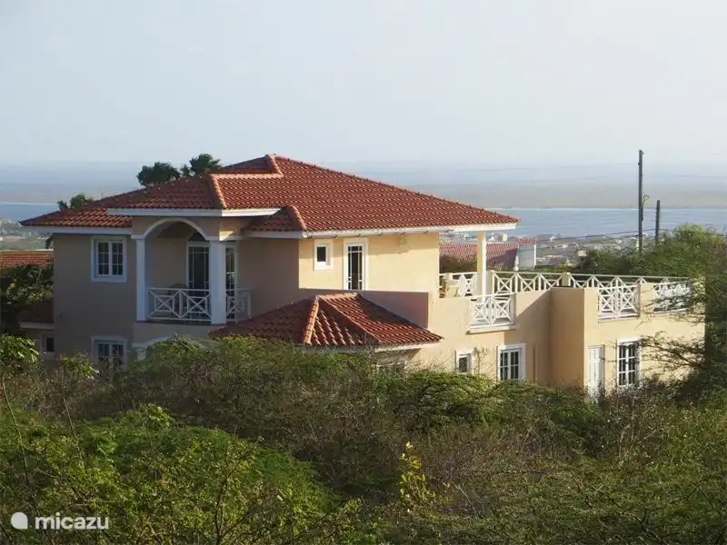 Casa di Bon Bientu Bonaire overlooking the sea and Klein Bonaire.