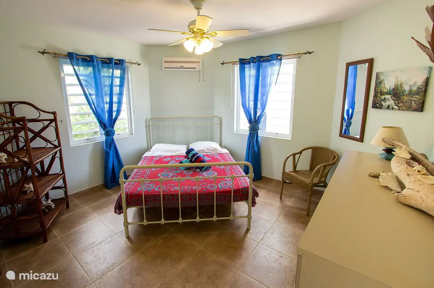 Here you see bedroom Dolphin in Casa di Bon Bientu Bonaire.