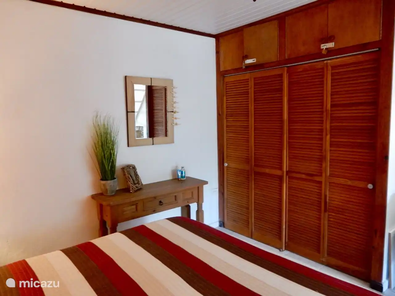 Kleiderschrank unten