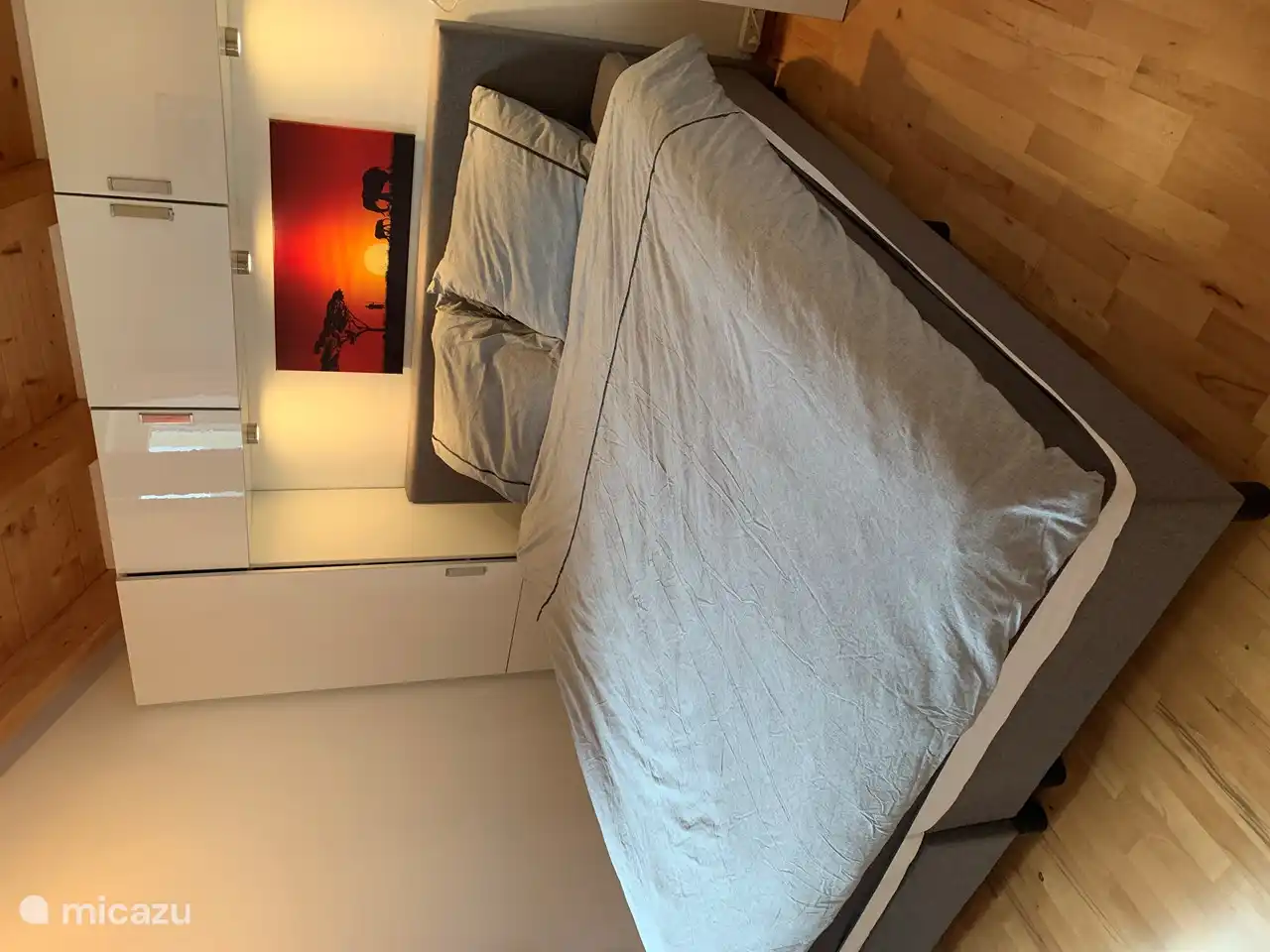 2. Schlafzimmer mit Boxspringbett