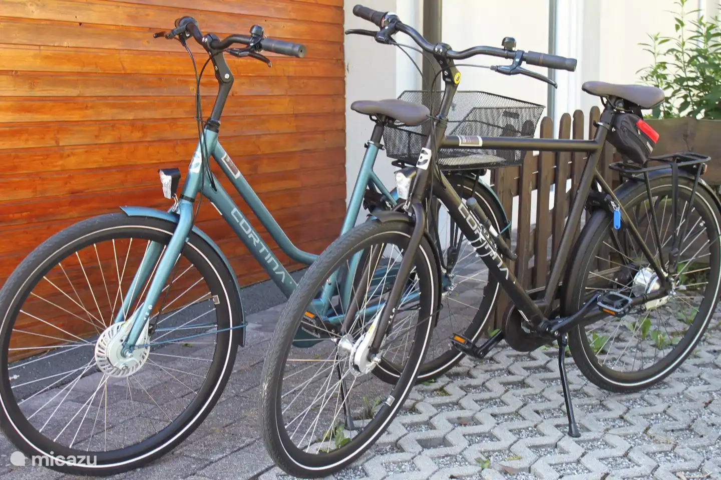 Die Fahrräder sind einsatzbereit. Damen- und Herrenrads 7 Gänge 