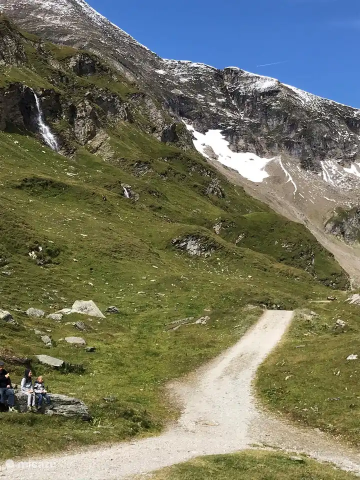 tag nach dem plöckenpass einen schönen spaziergang machen und die aussicht genießen.