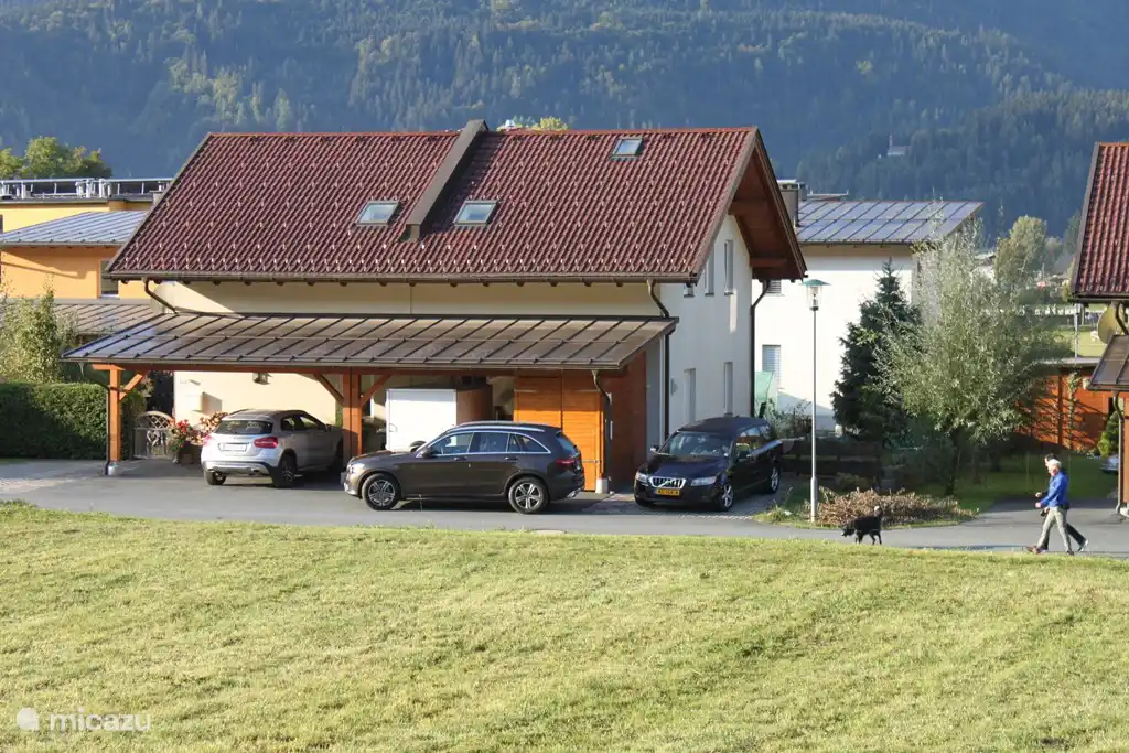 Rückfahrraum für 2 Autos