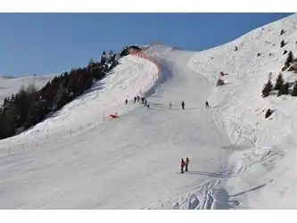 Nassfeld die sonnigste Skigebiet in Kärnten 0,118 km Pisten, insgesamt fast nie warten auf den Aufzug und köstliche Abfahrten. Wirklich empfehlenswert Die sonnealp hat seinem Namen alle Ehre, nur 23 km von unserem Haus! Das Dorf ist auch ein Skibus