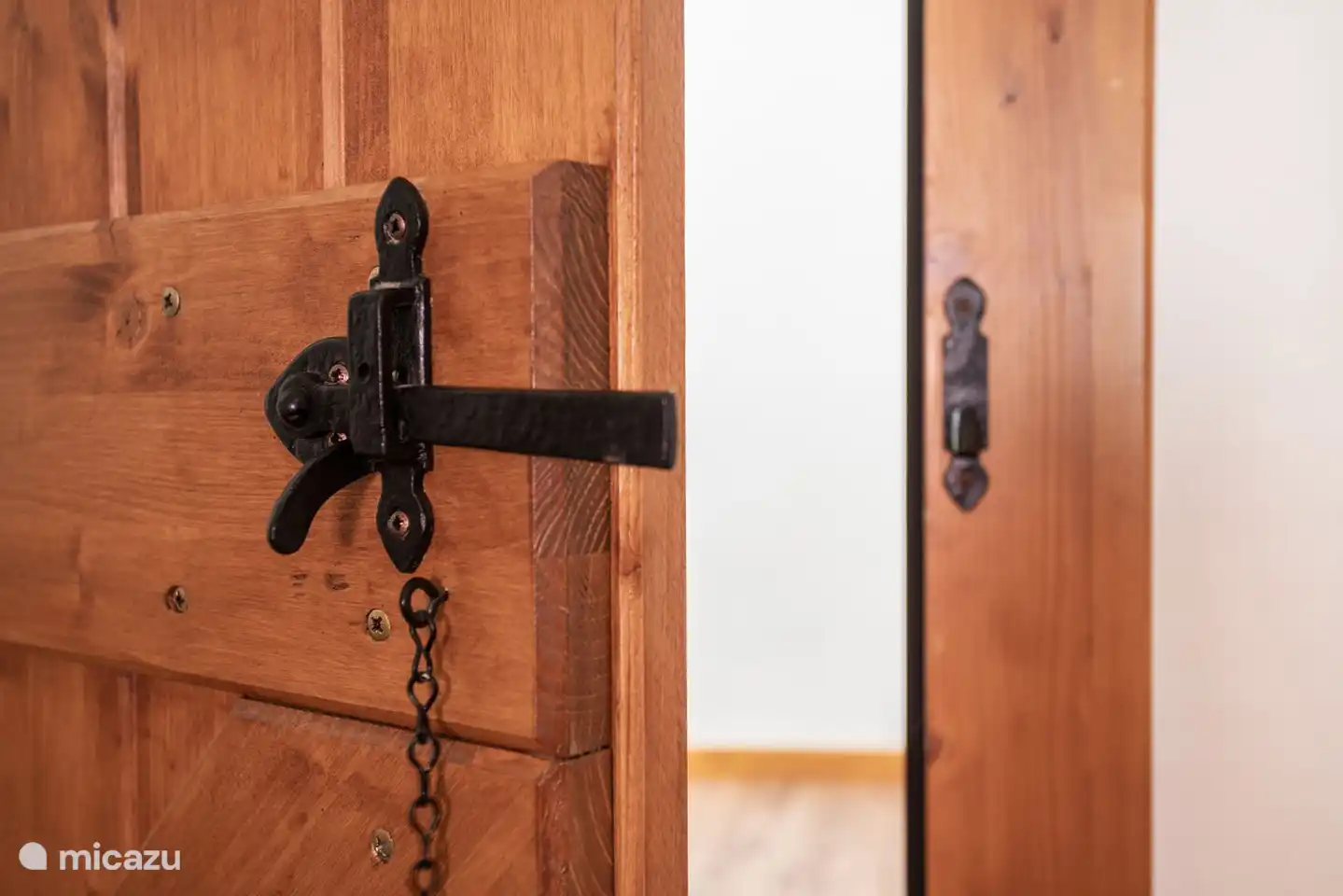 Vista hacia el primer dormitorio.