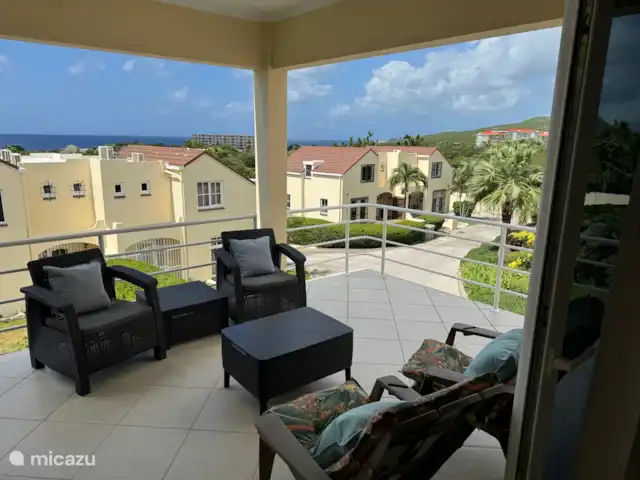 Location de Vacances Curaçao, Curaçao-Centre, Piscadera, appartement - Royal Palm Supernice Terrasse de l’appartement en miroir.