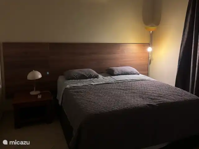 Location de Vacances Curaçao, Curaçao-Centre, Piscadera, appartement - Royal Palm Supernice Chambre 2 composée d’un lit King-size et d’une nouvelle climatisation.