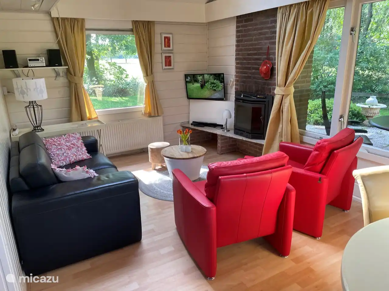 Voortwisch GRÜNER Loungebereich mit neuem Sofa und Stühlen