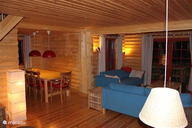 Coin salon et coin repas le soir