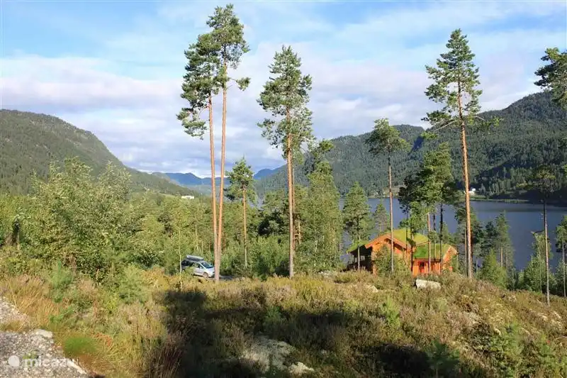 Dans un endroit magnifique, loin des autres maisons, en pleine nature
