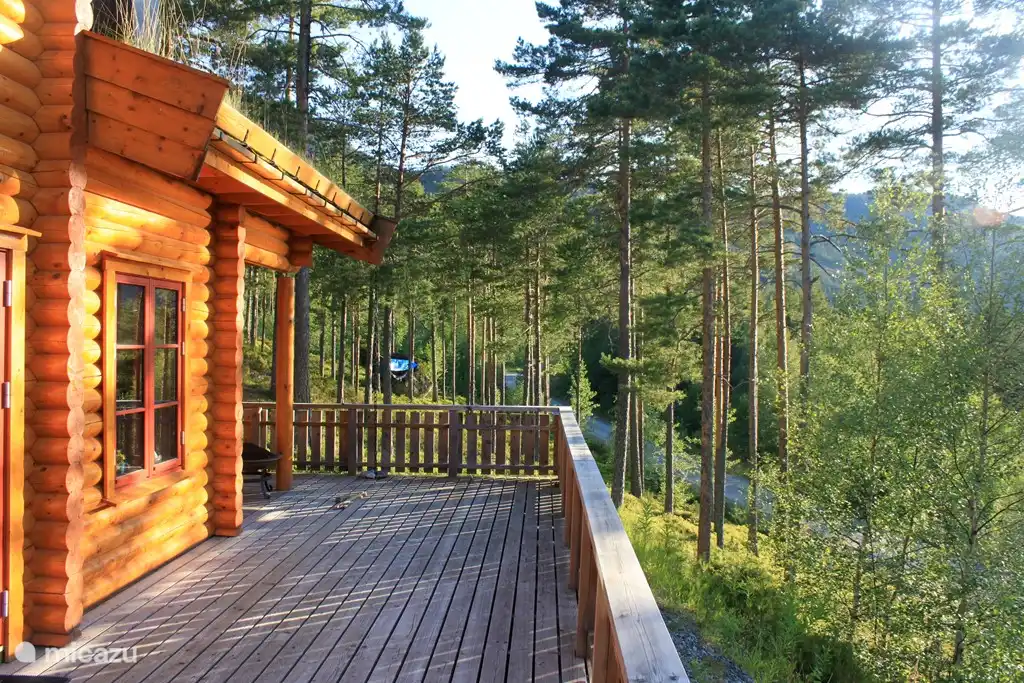 Belle véranda spacieuse....