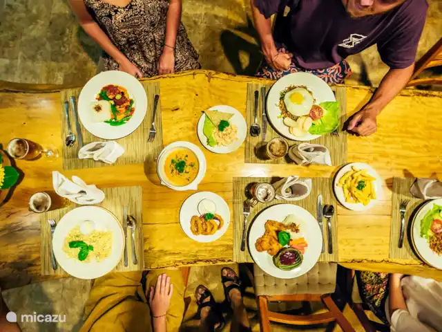 Location de Vacances Indonésie, Bali, Pemuteran, villa - Villa Sémadhi Jero, notre fantastique cuisinier, prépare le déjeuner ou le dîner sur demande, nous travaillons avec un menu et nous proposons des prix très raisonnables.
