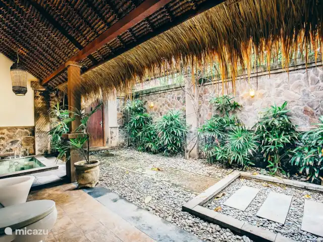 Location de Vacances Indonésie, Bali, Pemuteran, villa - Villa Sémadhi Salle de bain extérieure de la chambre principale