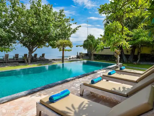Location de Vacances Indonésie, Bali, Pemuteran, villa - Villa Sémadhi Piscine à débordement avec vue mer.