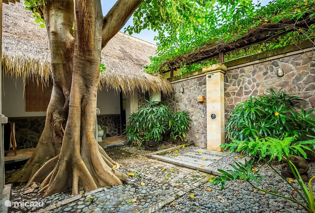 The fourth bedroom in the pavilion with stunning views of the sea and mountains