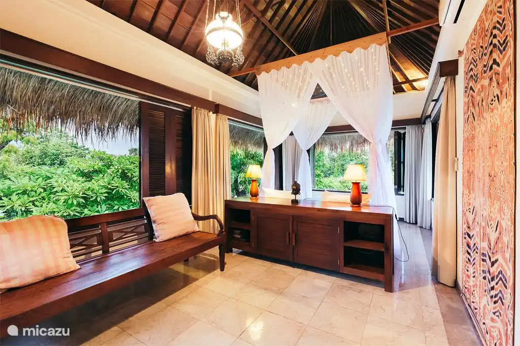 Villa Semadhi's pool with the mountains in the background