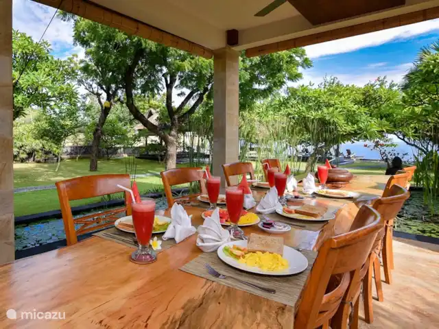 Location de Vacances Indonésie, Bali, Pemuteran, villa - Villa Sémadhi Pavillon avec table à manger