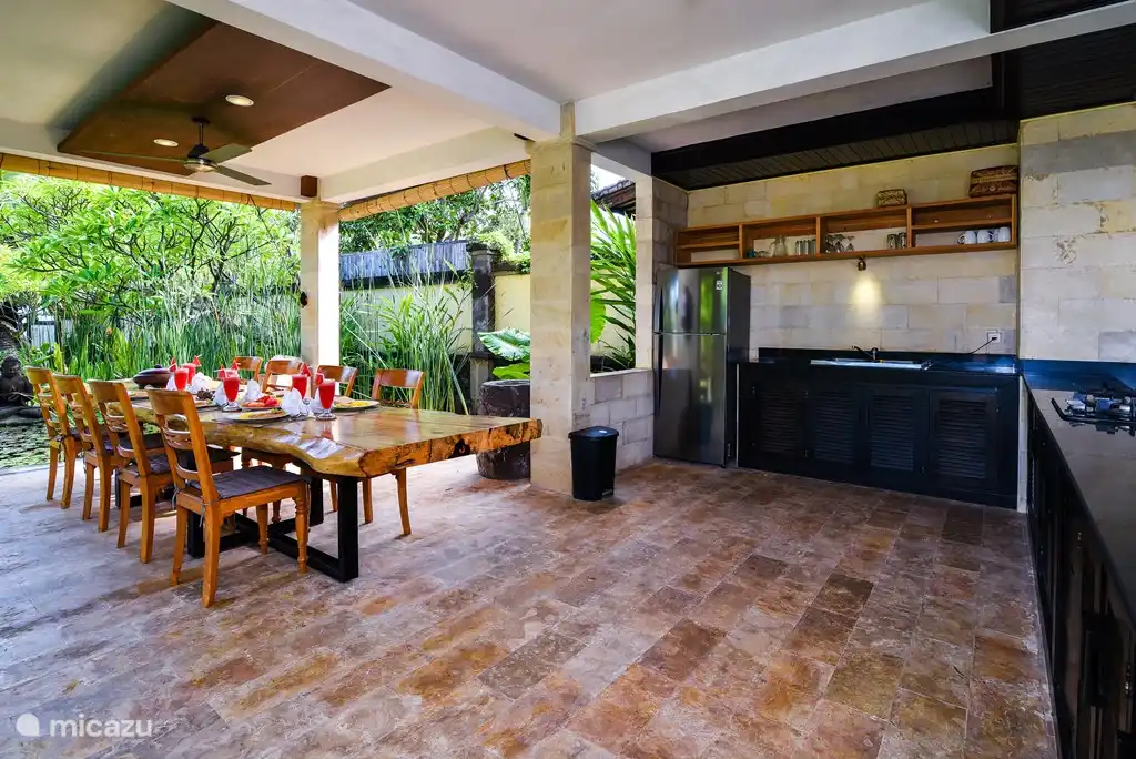 Dining with sea view