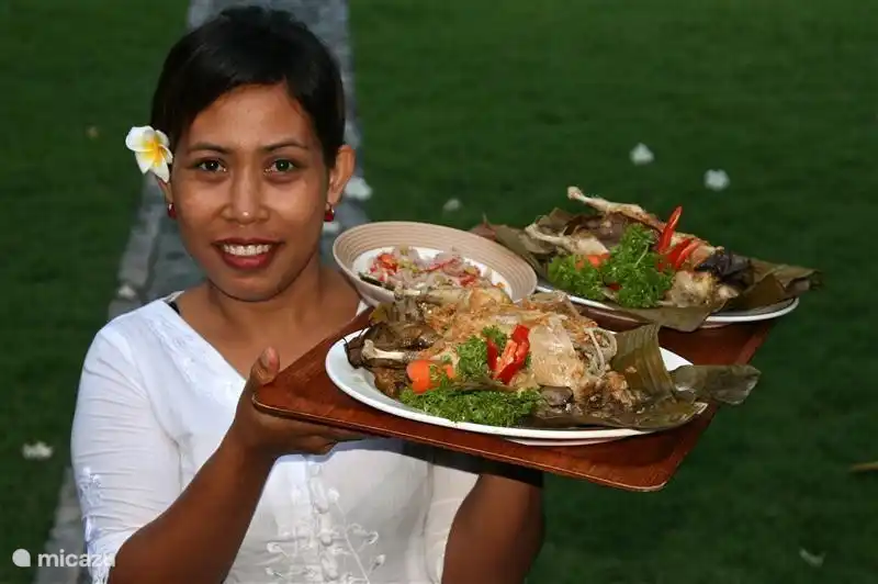 Kadek serves your dinner.