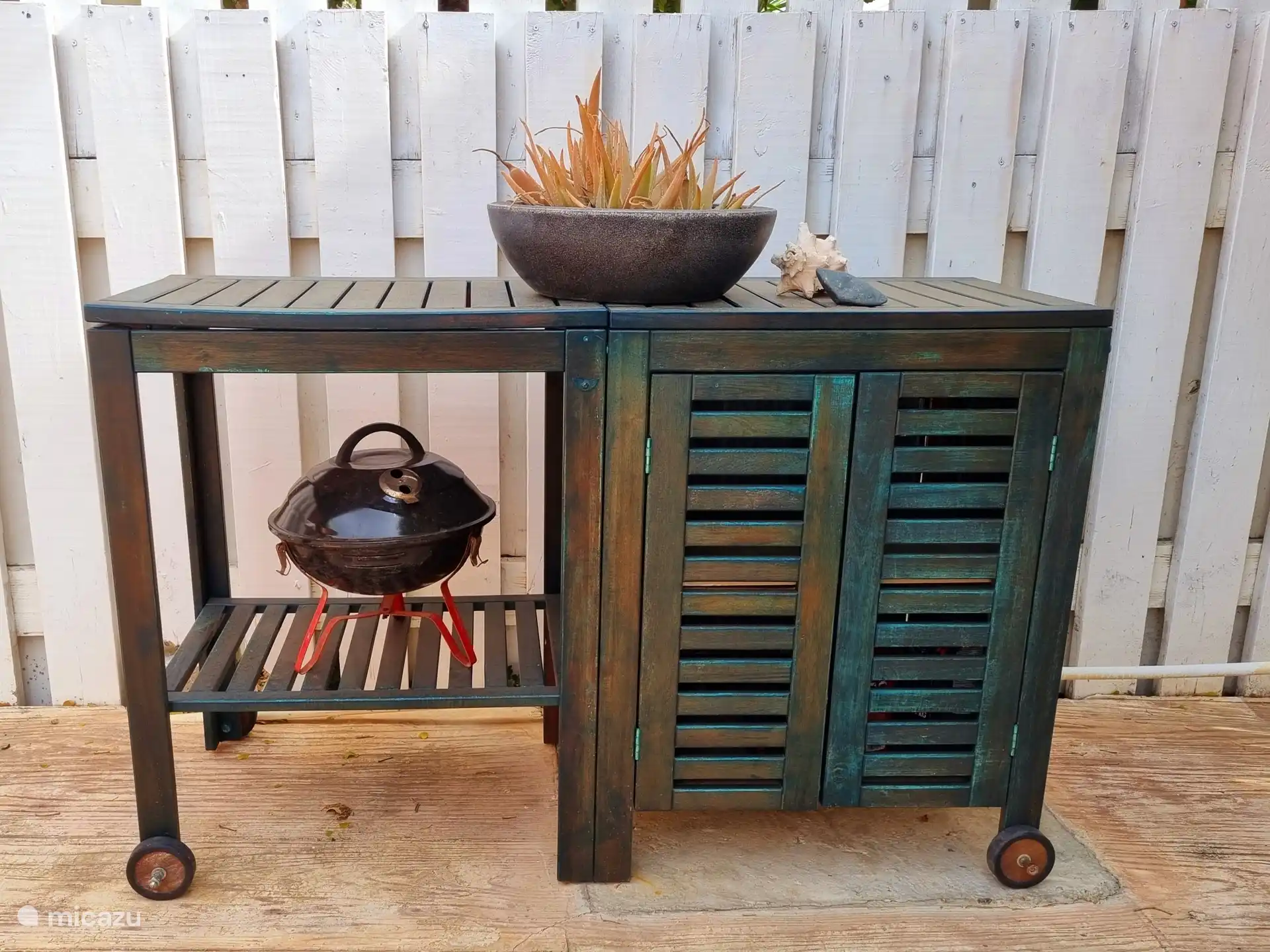 Es gibt einen kleinen Grill 