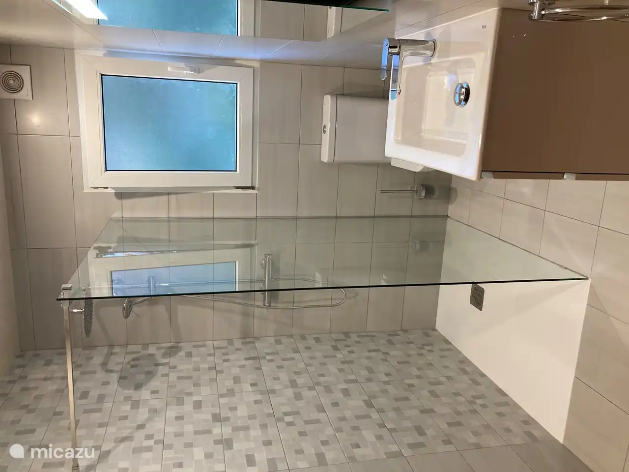 Das zweite Badezimmer.