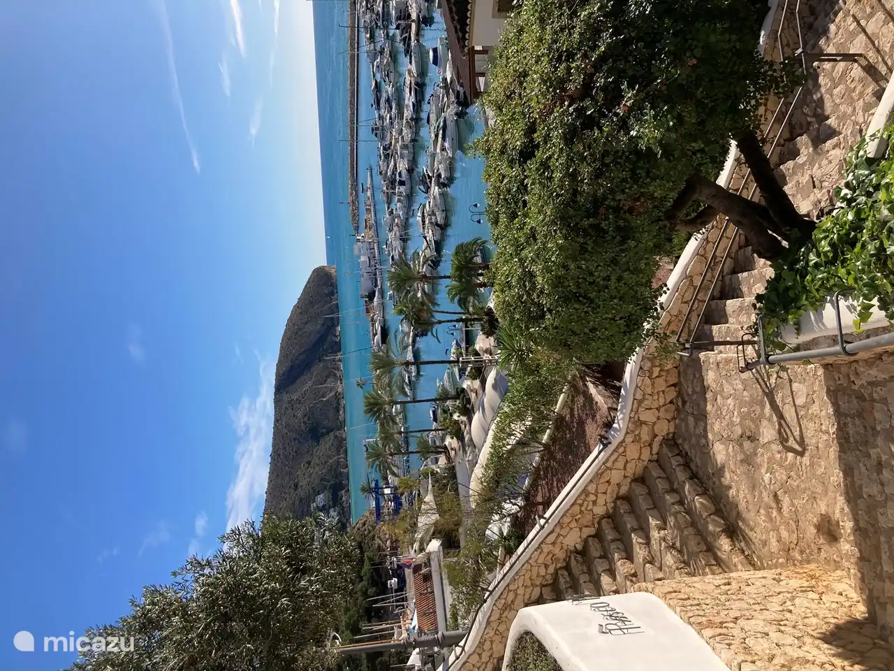 Der Hafen mit Blick auf El Portet.