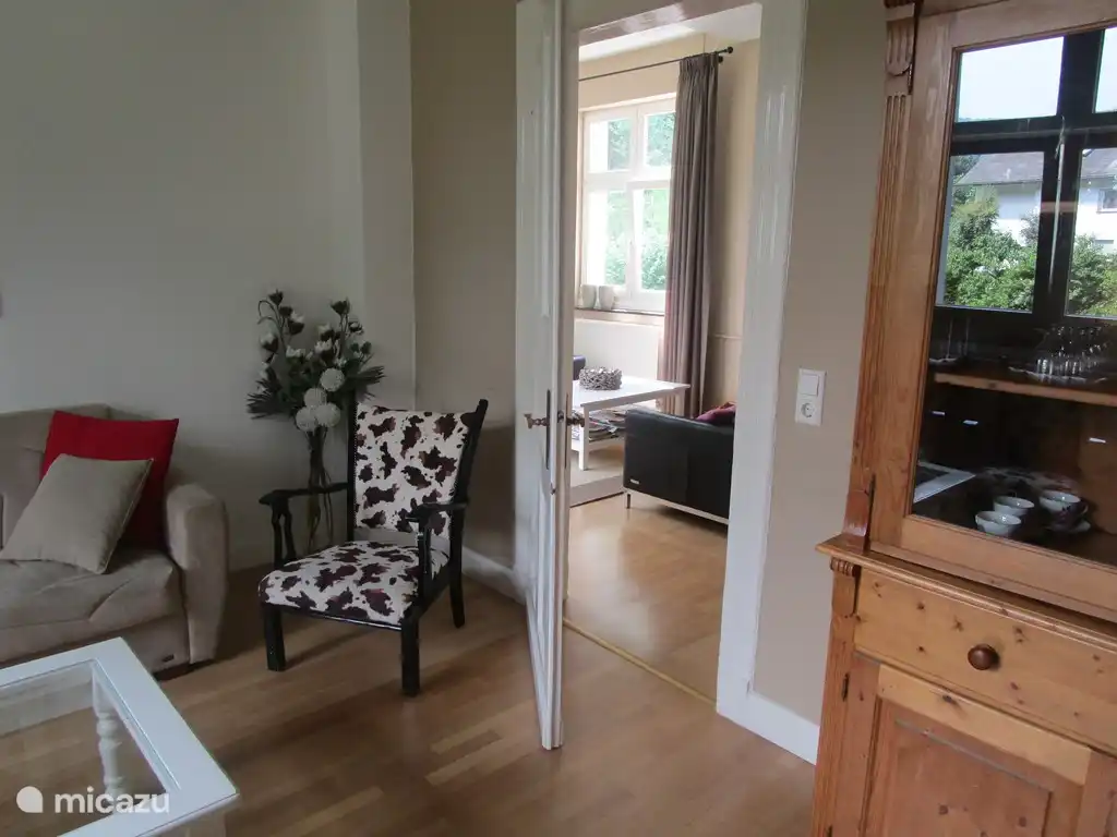 Puerta a la sala de juegos/sala de estar