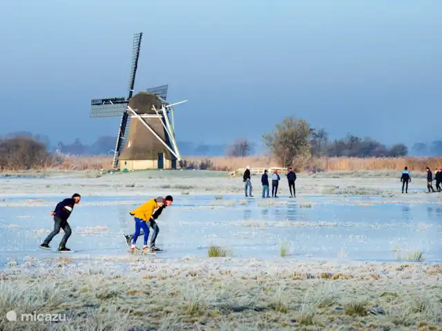 Péniche de luxe 'Sweltsje' | Pays-Bas, Frise, Eernewoude - camping-car / yacht / péniche Patinage