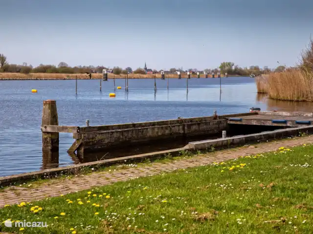 Péniche de luxe 'Sweltsje' | Pays-Bas, Frise, Eernewoude - camping-car / yacht / péniche vue vers Warten
