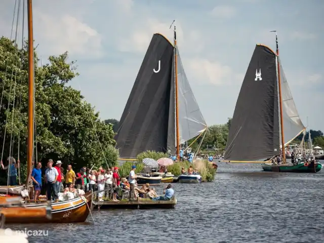 Péniche de luxe 'Sweltsje' | Pays-Bas, Frise, Eernewoude - camping-car / yacht / péniche Skûtsjesilen