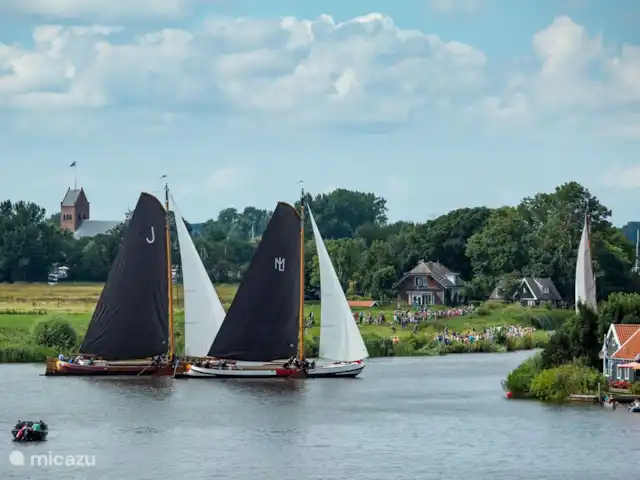 Péniche de luxe 'Sweltsje' | Pays-Bas, Frise, Eernewoude - camping-car / yacht / péniche Skûtsjesilen