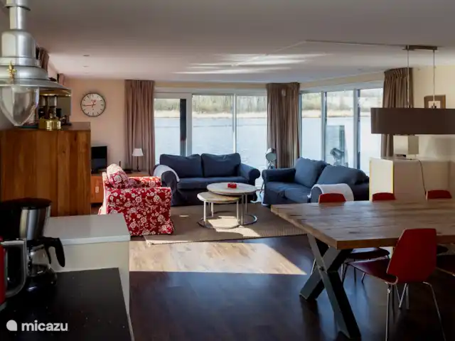 Péniche de luxe 'Sweltsje' | Pays-Bas, Frise, Eernewoude - camping-car / yacht / péniche salon avec belle vue