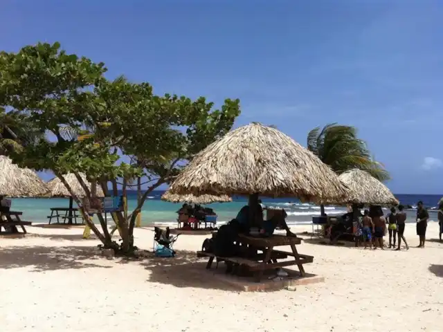 palma real supernice 2 en Curazao, Curazao Centro, Piscadera - apartamento Royal Palm Resort está ubicado en la playa de Parasasa, que recientemente ha tenido un cambio de imagen. Delicioso en una choza de hoja de palma, snorkeling, buceo, que paraíso.....