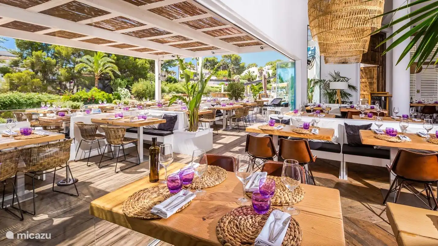 Die Food Bar - eines der trendigen Restaurants in Cala l'Andrago