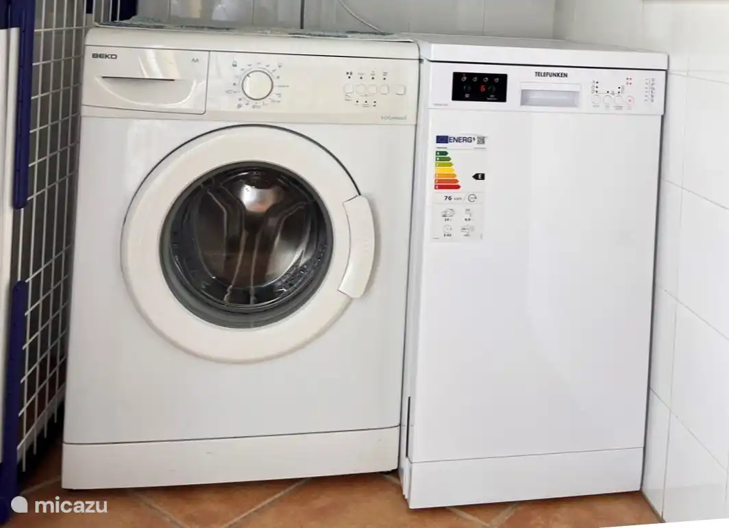 En el lavadero se puede lavar la ropa, la ropa y la vajilla..:-)