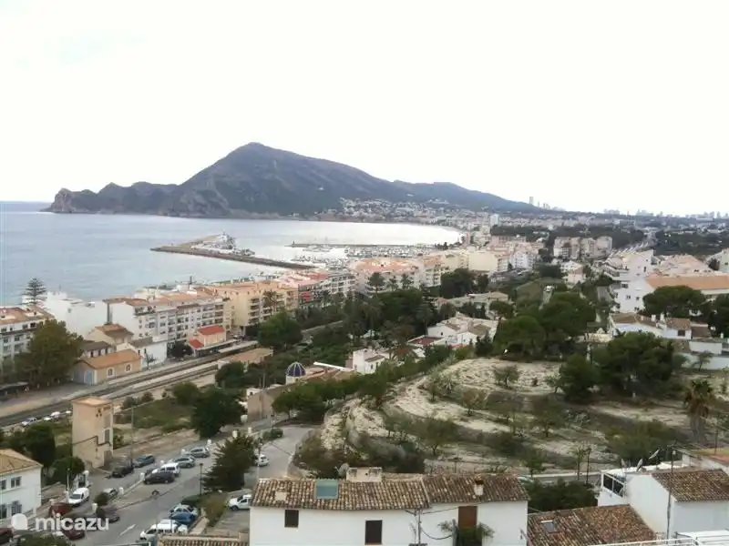 Del pueblo blanco de artistas de Altea con el largo bulevar y la playa de guijarros [¡trae una colchoneta resistente...!]