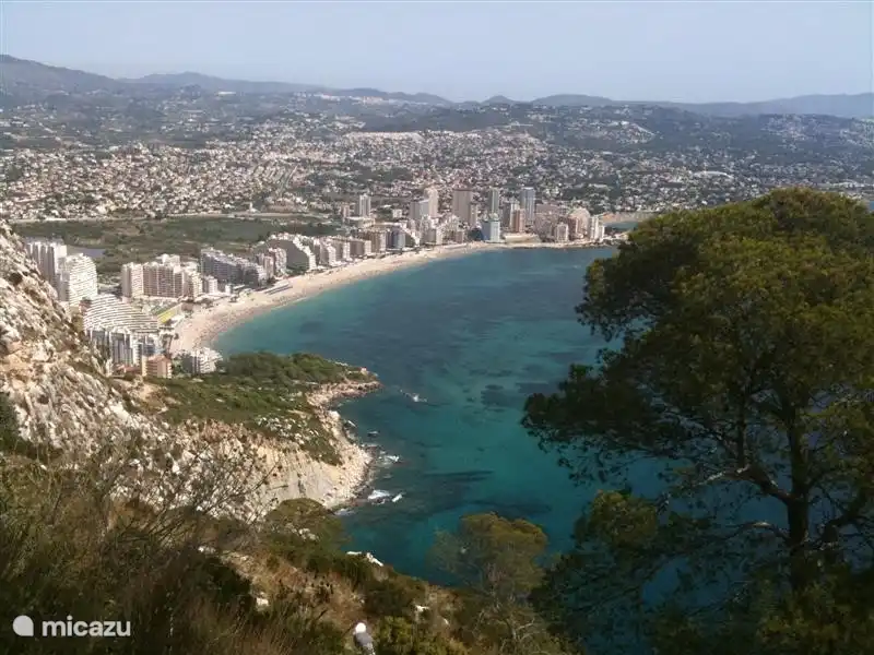Desde los 300 metros de roca de Calpe, 3 minutos de escalada para gente sin miedo a las alturas... :-)