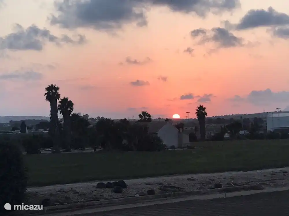 Hermosa puesta de sol en el oeste..