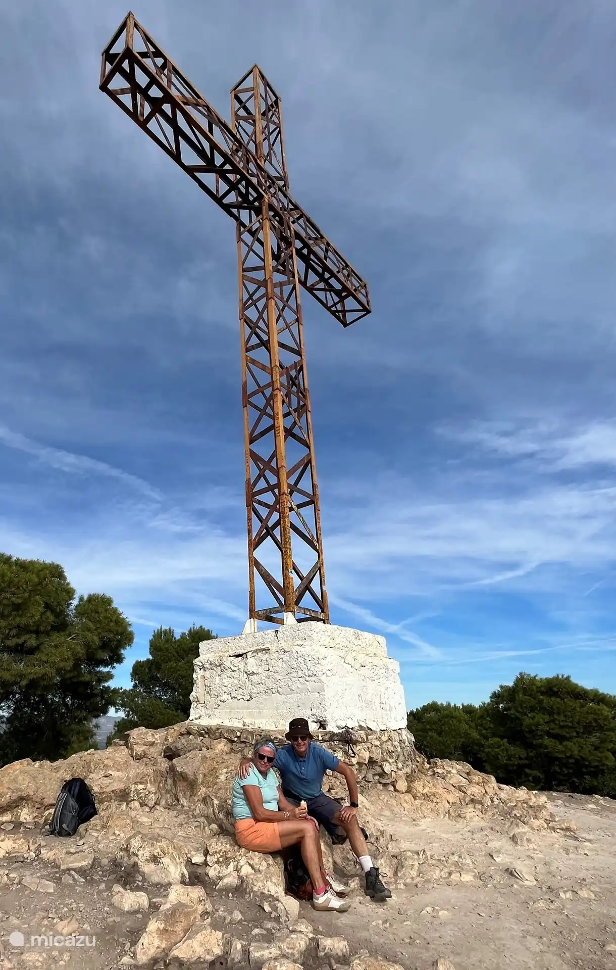 En la Cruz de la Muela a 450 metros de altitud, Orihuela, preciosa subida de 45 minutos... y un hermoso panorama. que su anfitrión y anfitriona disfrutarán!