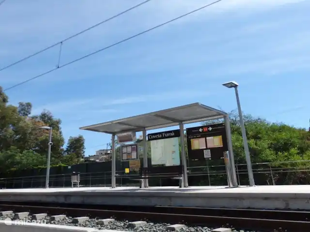 Casita Coveta Neptuno | Espagne, Costa Blanca, Coveta Fumá - maison mitoyenne Station de tramway Coveta Fuma à environ 300 mètres de la maison avec des liaisons régulières vers El Campello, Alicante et Benidorm