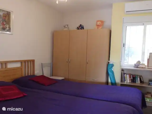 Casita Coveta Neptuno | Espagne, Costa Blanca, Coveta Fumá - maison mitoyenne 2ème chambre avec 2 lits simples, ventilateur au plafond et climatisation