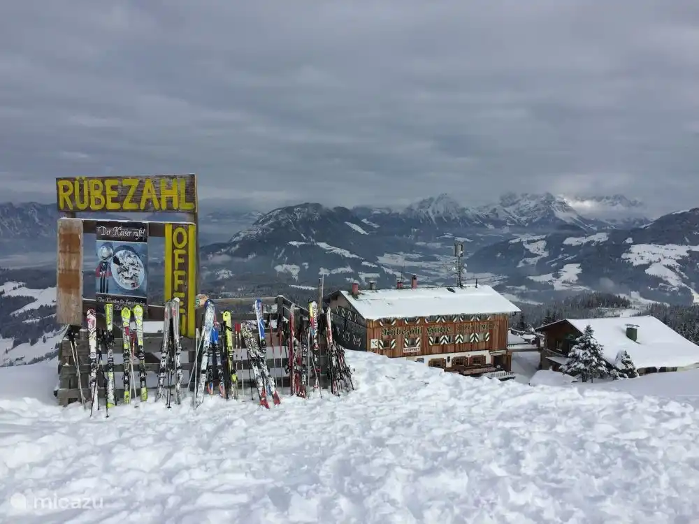 One of the fantastic, cozy huts on the Markbachjoch, where it is nice to live. In summer and winter delicious food / drink / relax (after effort).