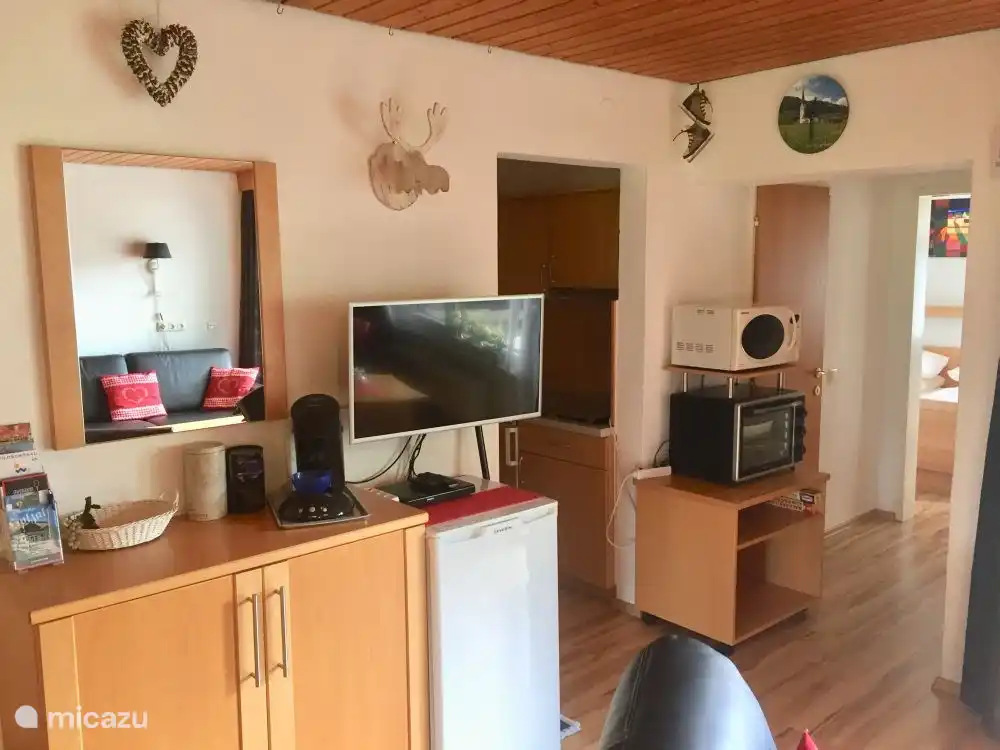 New Smart TV (2017) + new DVD player. A second fridge for extra cooling, especially useful in the summer. Look through the kitchen. NEW: hood, oven (with microwave above), ceramic hob (4-burner). Right next to the kitchen modernized toilet / shower room and bedroom.