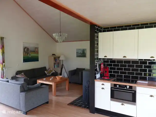 Location de Vacances Belgique, Ardennes, Bouillon, maison de vacances - Gretu26 Séjour, coin salon avec poêle à bois et cuisine ouverte