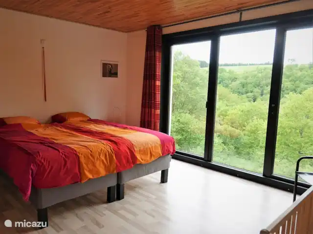Location de Vacances Belgique, Ardennes, Bouillon, maison de vacances - Gretu26 deuxième chambre avec 2 lits simples, lit bébé et bureau/coiffeuse