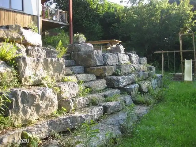 Location de Vacances Belgique, Ardennes, Bouillon, maison de vacances - Gretu26 Terrasse et aire de jeux (balançoire, toboggan et bac à sable)