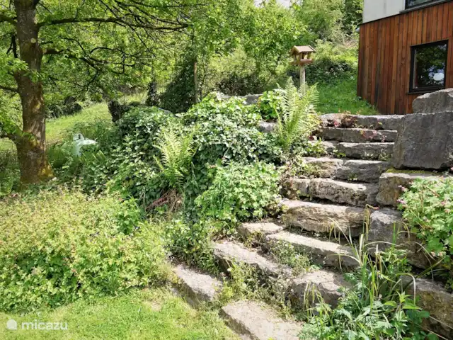 Location de Vacances Belgique, Ardennes, Bouillon, maison de vacances - Gretu26 Belles marches en pierre menant au grand jardin et au bosquet